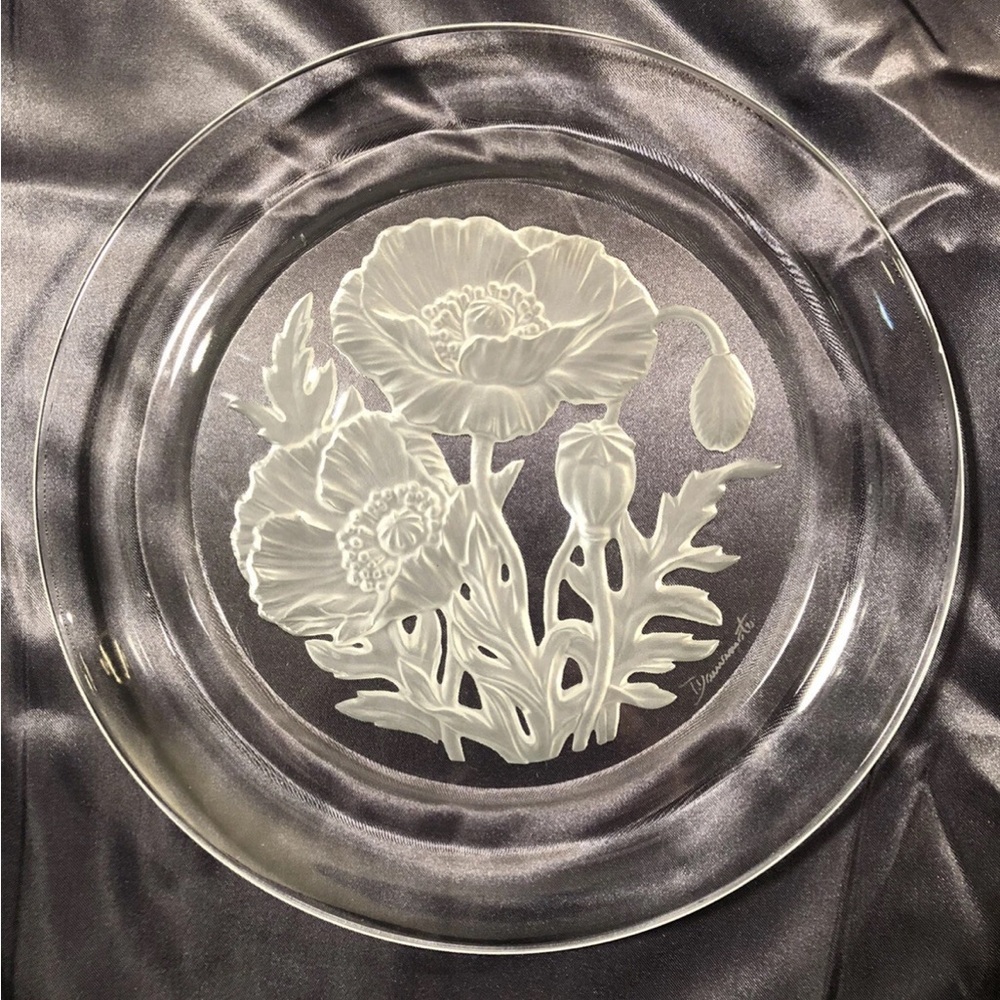 Hoya Crystal Flower of the Month Plate - August - Poppies - Signed T Yamamoto